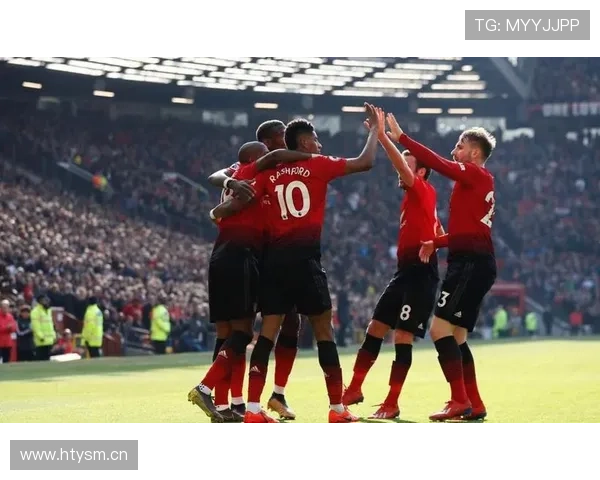 曼联防线失误频繁引发争议,球队稳定性承压制约赛季走势 曼联防线失误频繁引发争议,球队稳定性承压制约赛季走势