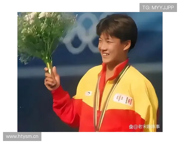 伏明霞当年跳水拿金牌，转身就嫁豪门，现在超市买菜都戴墨镜？