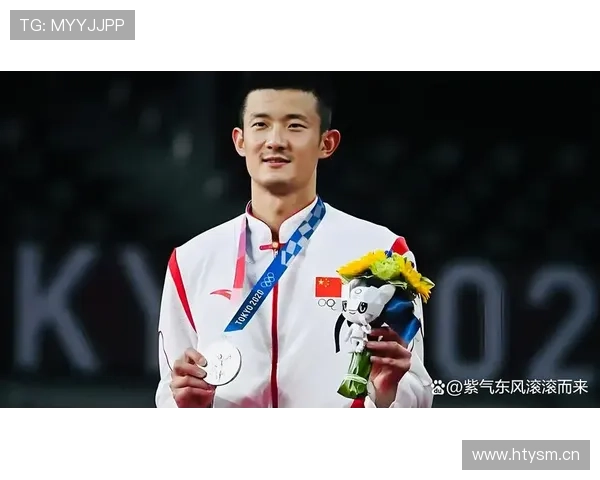 谌龙退役后住进月租5万的顶层复式，每天六点起床给儿子做辅食